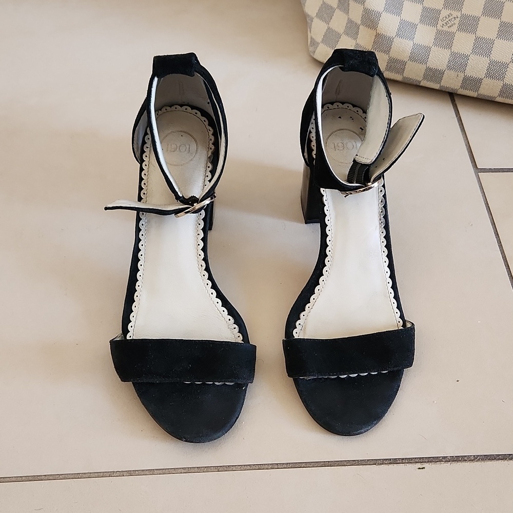 1901 " Ellery" Women's Sandal. Size 7.5 Black Suede Heels